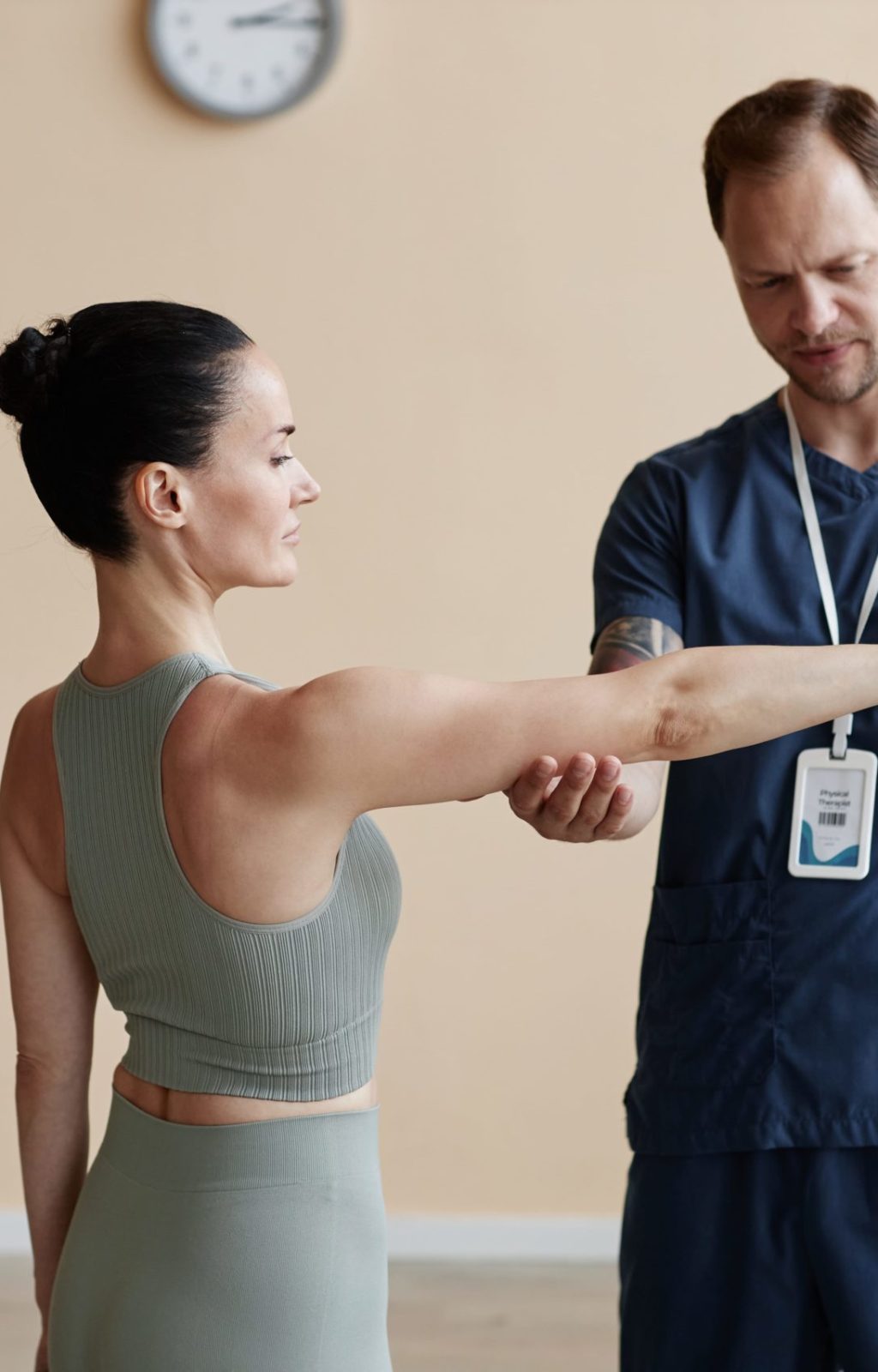 specialist-training-patient-in-hospital-2025-02-11-18-45-19-utc-min